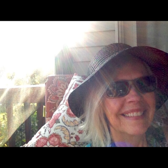 Meet your posher! - Picture 8 of 8